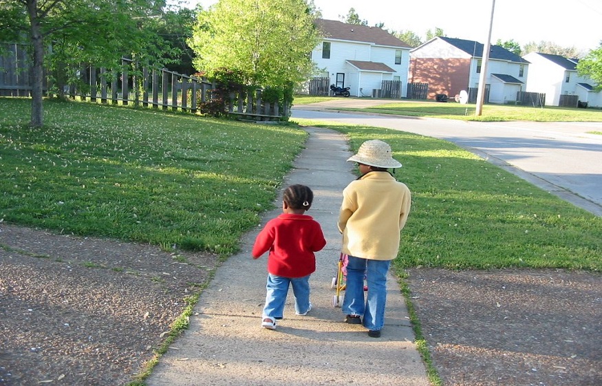 How to Help Your Kids Settle into a New Neighborhood