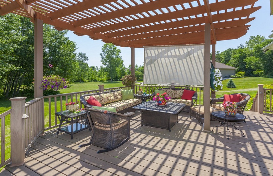 Perfect Ideas To Create A More Private Deck Pergola