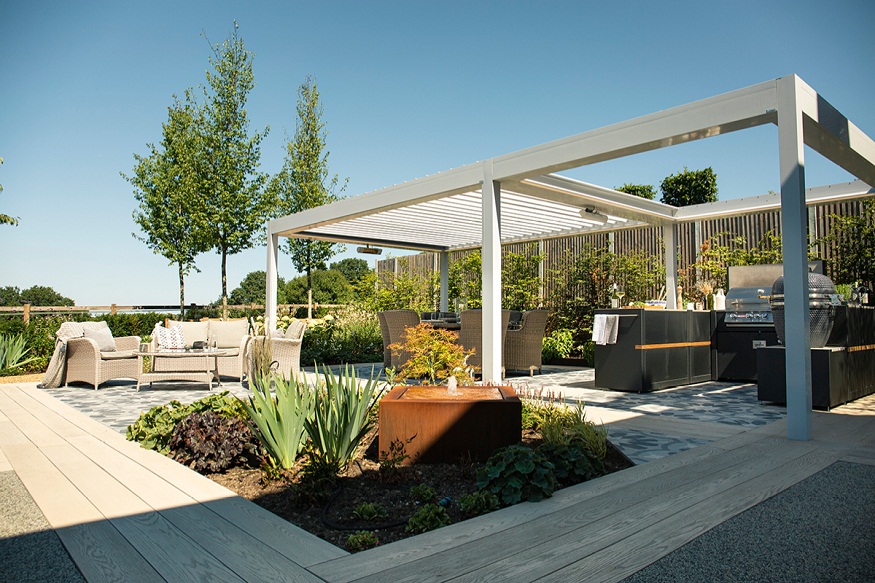 5 Perks that a Louvered Roof Electric Pergola Offers