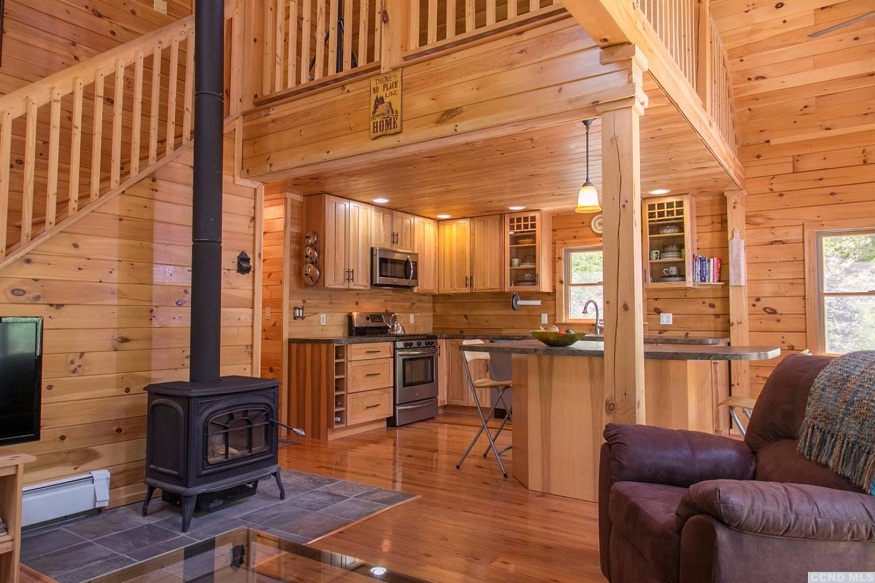 Finding Cozy Grandeur in Spacious Log Cabin Living