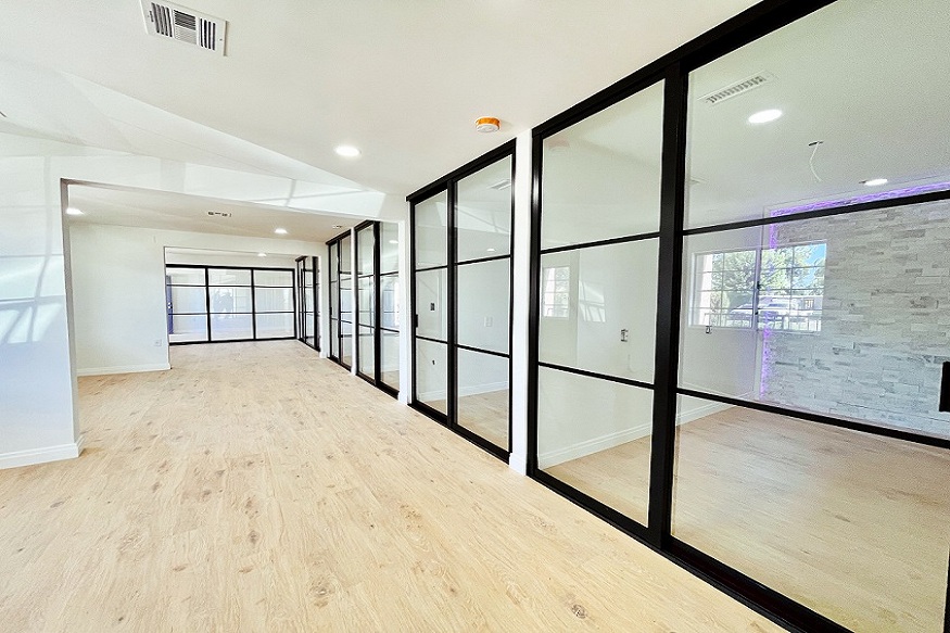 Transparency Transformed: How Glass Partitions are Redefining Modern Workspaces