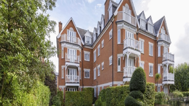 A Step-by-Step Guide to Selling Your Home with Estate Agents in Wimbledon