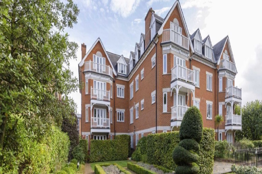 A Step-by-Step Guide to Selling Your Home with Estate Agents in Wimbledon