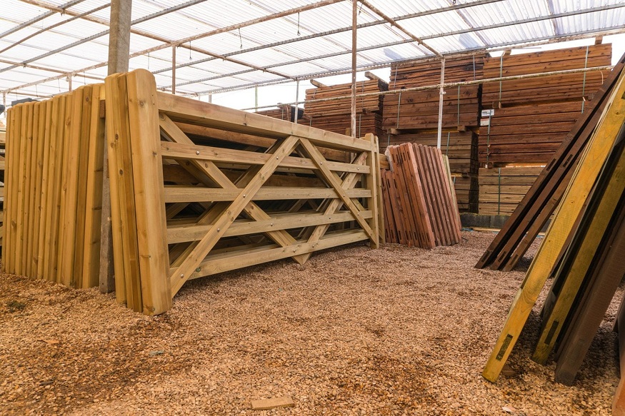 How Quality Fencing Can Improve Outdoor Spaces