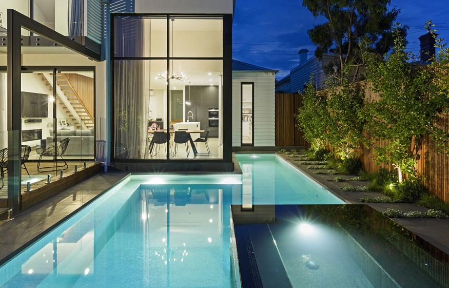 How to Choose a Pool Builder in Melbourne: What Most Homeowners Get Wrong